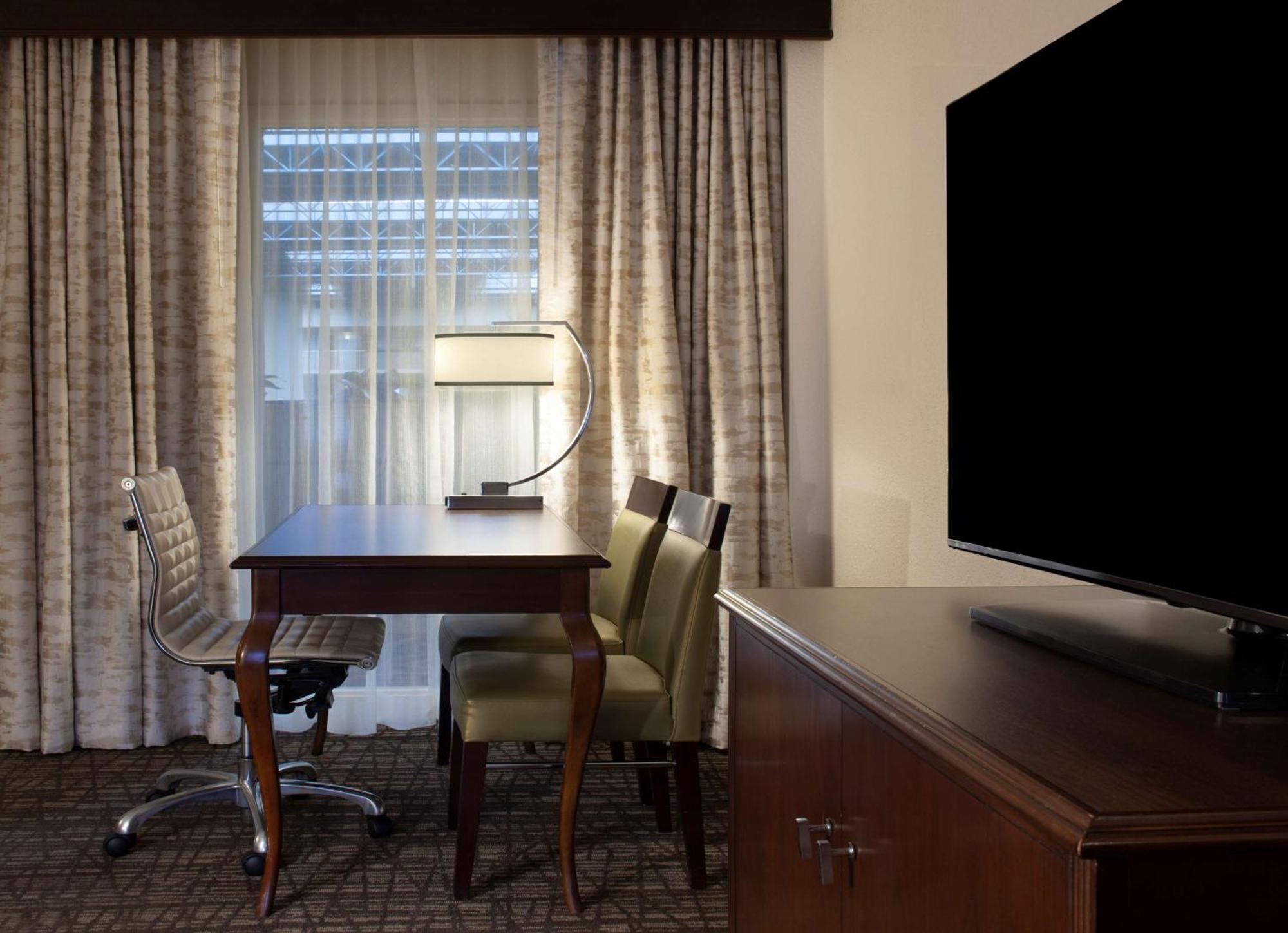 Embassy Suites By Hilton Philadelphia Airport Buitenkant foto
