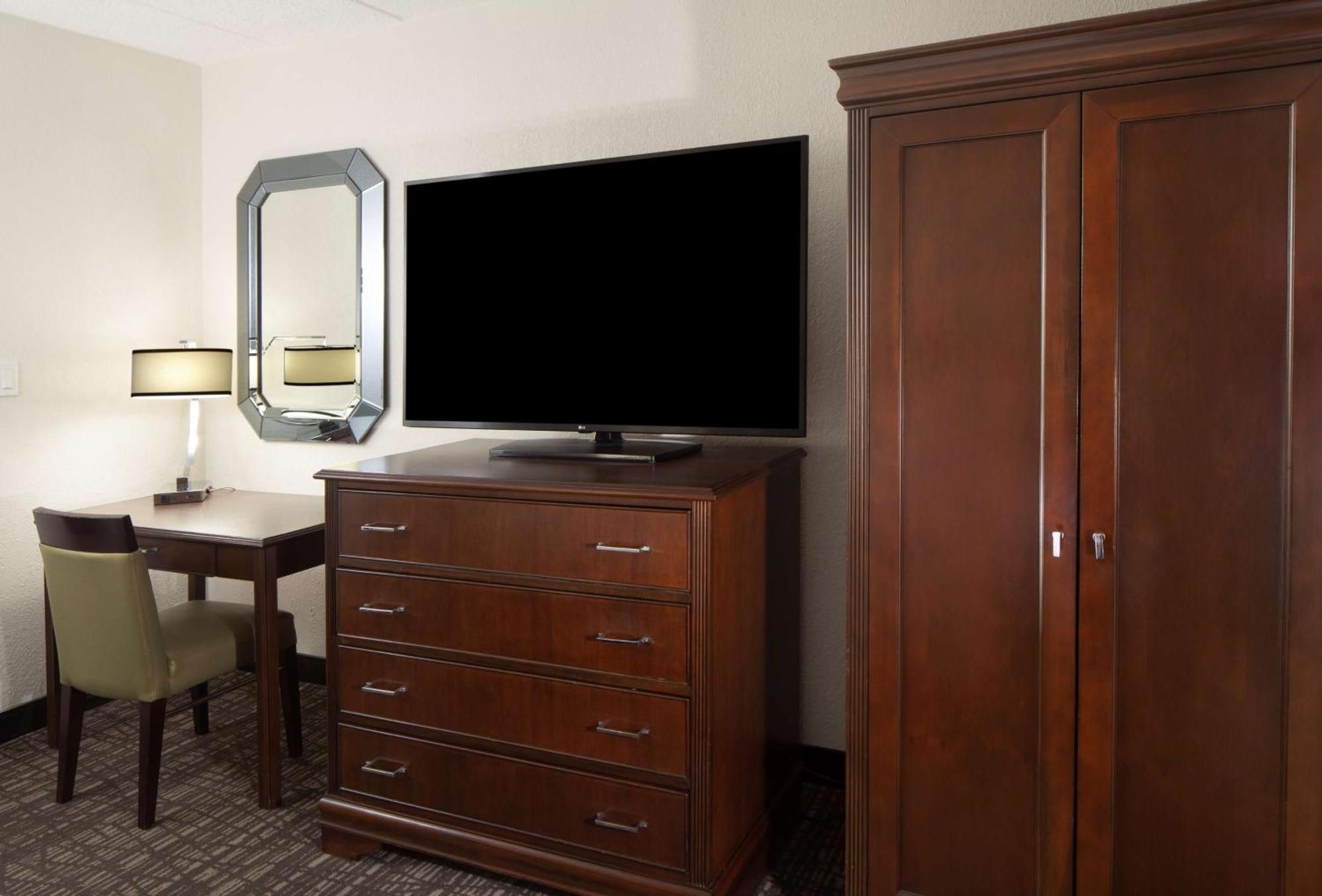 Embassy Suites By Hilton Philadelphia Airport Buitenkant foto