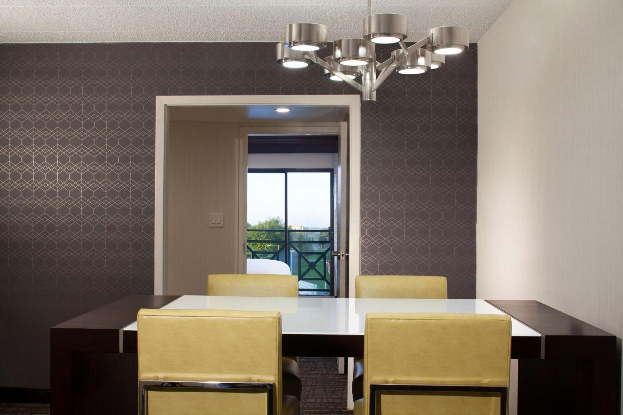 Embassy Suites By Hilton Philadelphia Airport Buitenkant foto